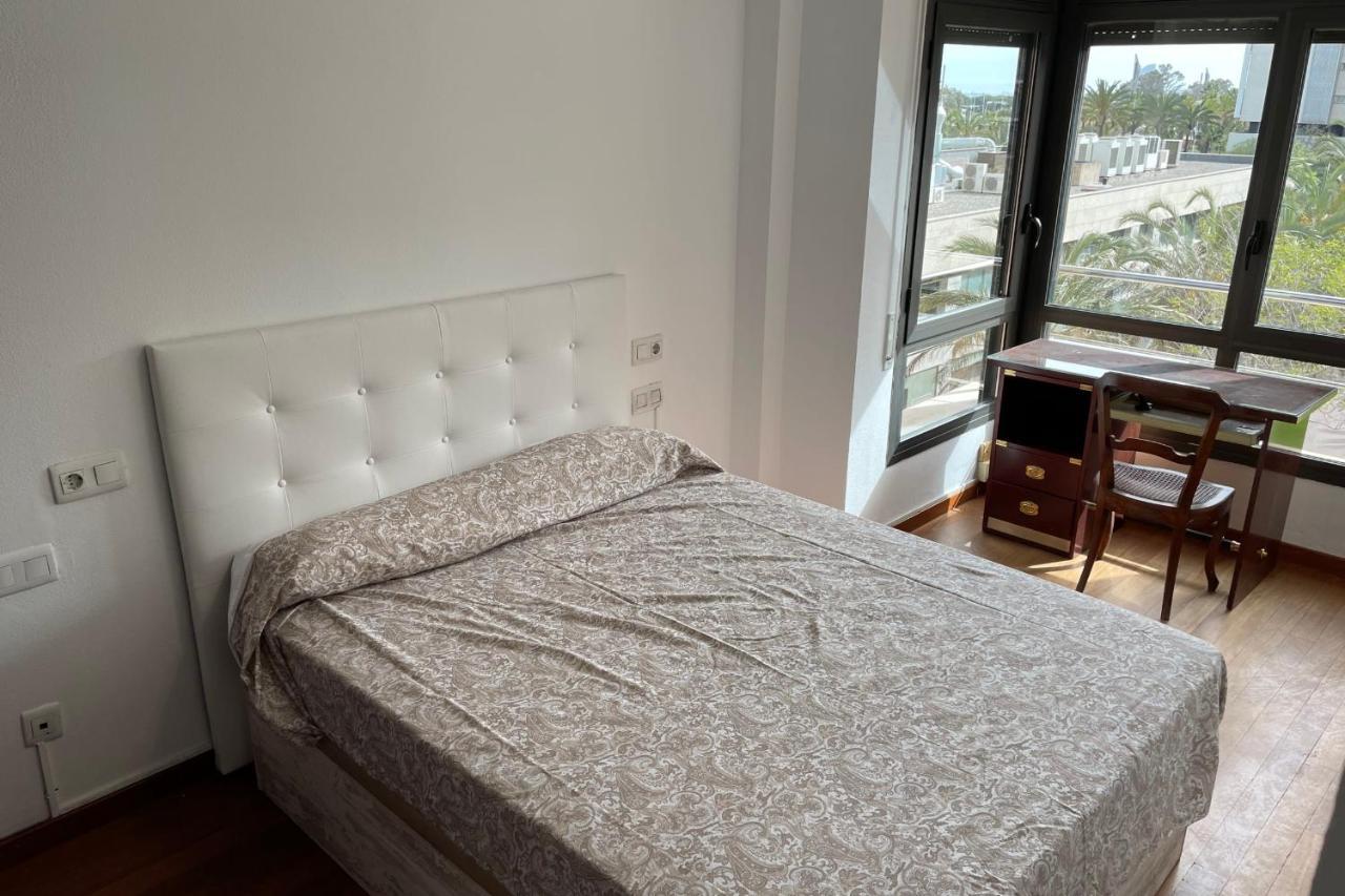 Apartment With Sea Views Next To The Beach Of Mar Bella Барселона Екстериор снимка