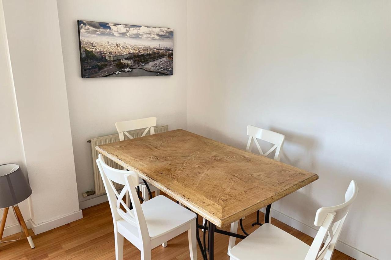 Apartment With Sea Views Next To The Beach Of Mar Bella Барселона Екстериор снимка